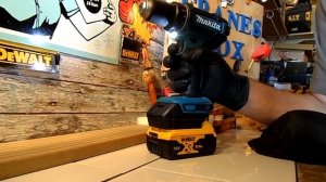 DM18M tool/battery adaptor