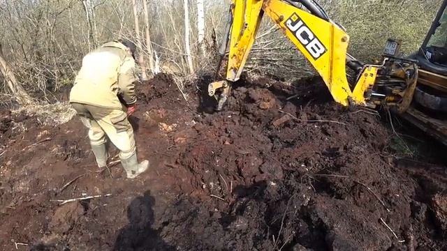 ЗАЛЕЖИ МЕТАЛЛИЧЕСКОГО СПЛАВА . КОП МЕТАЛЛА ЭКСКОВАТОРОМ. смотреть онлайн