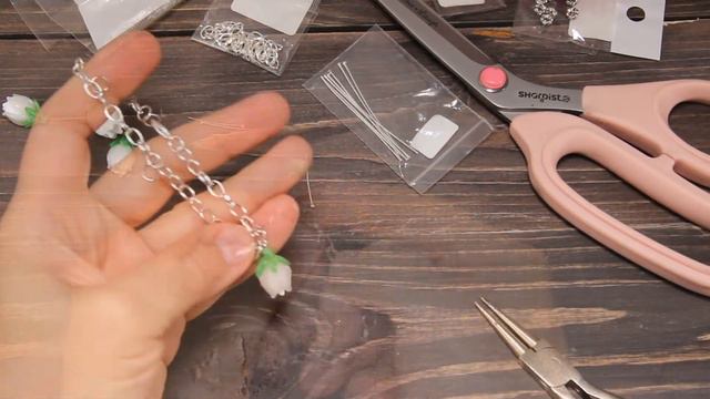 Как сделать браслет с бусинами  подвесками лэмпворк DIY