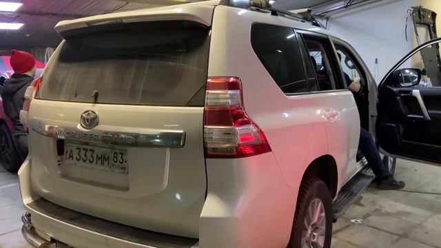 Преодолел 5000 километров на Toyota Prado что бы перетянуть салон за один день 2022