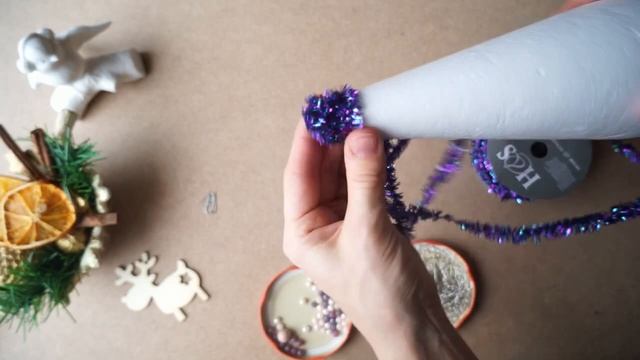 Делаем новогоднюю ёлочку для украшения рабочего стола.
