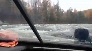 Аэролодка на бурной реке - вид от первого лица