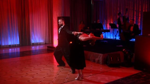 Alexandr Manyasev & Ksenia Putko .Kremlin 03/06/2017 Show El Tango de Plata.Orhestra Tango en vivo. смотреть онлайн