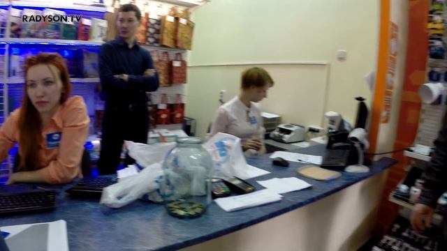 Накопил на iPhone Saved money for an IPhone (English Subtitles) смотреть онлайн