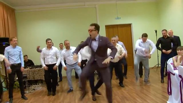 Ведущий на свадьбу   Иван Стародубцев  Екатеринбург Жгёт на свадьбе