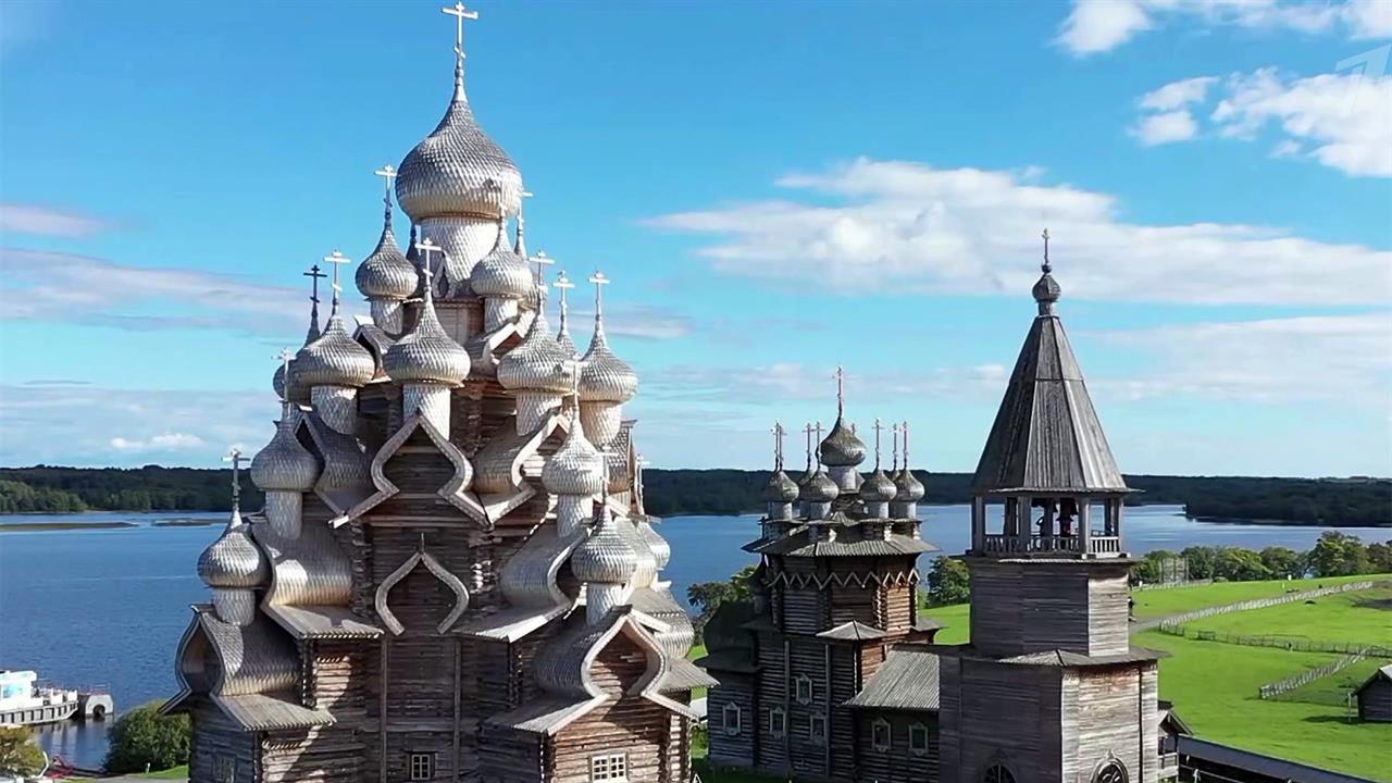 Преображенская Церковь на острове Кижи колокольня