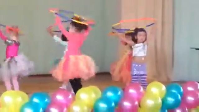 Клуб ЮЛА Гульдала танец с обручами" Монстр Хай" 2015 г смотреть онлайн