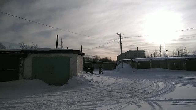 Зашёл дрифтом в поворот на питбайке BSE PH-150E смотреть онлайн