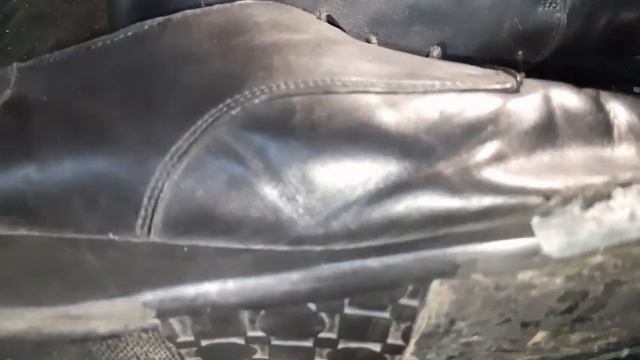 Некачественный ремонт обуви ,лень было поставить латку!? смотреть онлайн