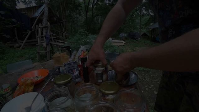 Закручиваем тушенку с дикого мяса и консервы с хариуса. СТРОИМ ЗИМОВЬЕ!