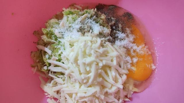 Куриные котлеты с кабачком и сыром