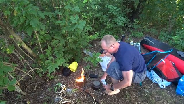 620 км на байдарке по рекам Судость и Десна Серия 5.Днёвка, солнечные панели, щепочница, фильтр смотреть онлайн