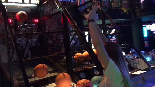 ИГРОВОЙ ЦЕНТР В СЕУЛЕ!КРУТО!ВЕСЕЛО!ЗДОРОВО! смотреть онлайн