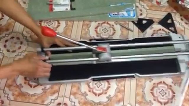 Bàn cắt Speed dùng lưỡi 18mm cắt gạch Viglacera bóng kiếng 2 da dày 10mm смотреть онлайн