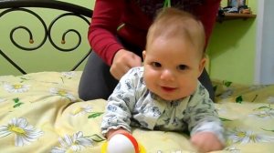 массаж "рельсы-рельсы, шпалы-шпалы" Косте 3 мес. и 3 нед.