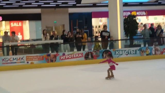 Нина Якубович. Первое выступление. 3 года и 10 месяцев. Тренер Купрюхина. Май 2021 смотреть онлайн
