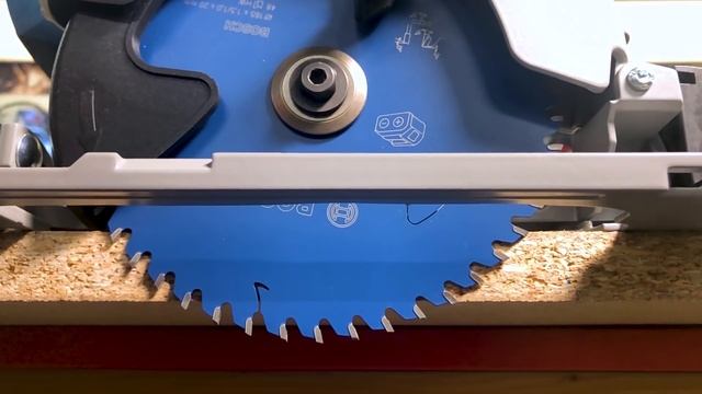 КАК ПОДРЕЗАТЬ ДВЕРНОЕ ПОЛОТНО ПОД НУЖНЫЕ РАЗМЕРЫ? | ПРИМЕНЕНИЕ ИНСТРУМЕНТОВ И ОСНАСТКИ BOSCH смотреть онлайн