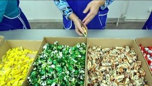 Комплектация наших новогодних подарков.