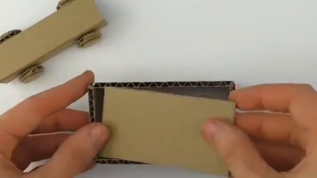 Тестирую на прочность ЖЕЛЕЗНУЮ ДОРОГУ из картона | Go to 10 SUBSCRIBE смотреть онлайн