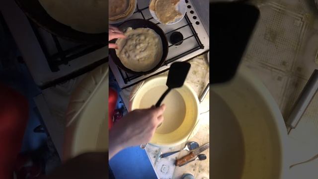 Жарю блины тонкие на воде , будут налистники с творогом и джемом смотреть онлайн