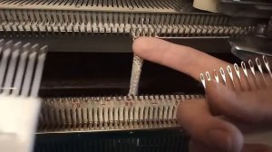 Бактус на вязальной машине с декоративной отделкой, еще два способа
