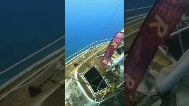 Девушки дайверы нашли затонувшую яхту