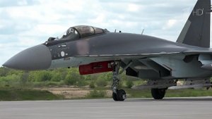 Многоцелевой истребитель Су-35 с легкостью и точностью поражает цели противника