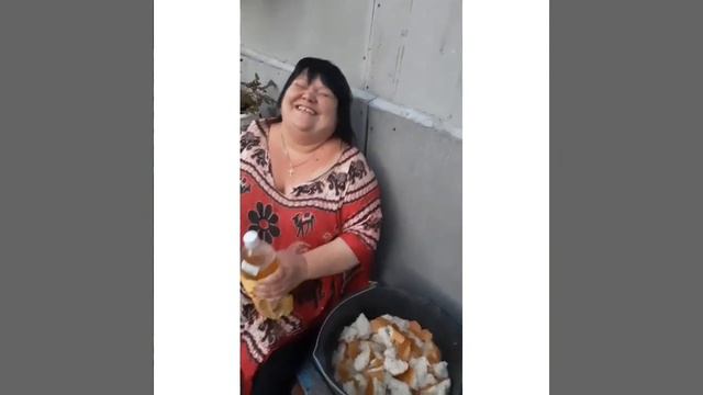 готовлю удобрение для растений в саду))) смотреть онлайн