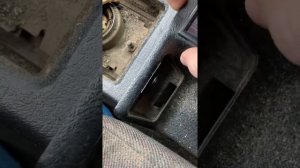 Ауди 80 б3 замена кожуха (чехла) ручки КПП (Audi 80 b 3) 1991г.