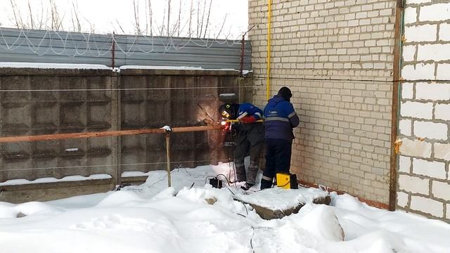 Приварить газовую трубу в магистраль на лету смотреть онлайн