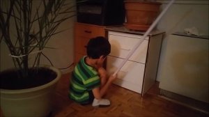 amazing! how to mop learn from this boy учитесь мыть пол у этого ребенка