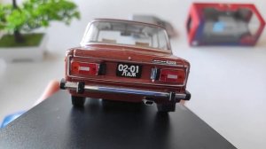 ВАЗ-2106 СРАВНЕНИЕ ДВУХ МОДЕЛЕЙ "ЖИГУЛЕЙ".МАСШТАБ 1/24 ОТ РАЗНЫХ ПРОИЗВОДИТЕЛЕЙ. HACHETTE /MINIAUTO