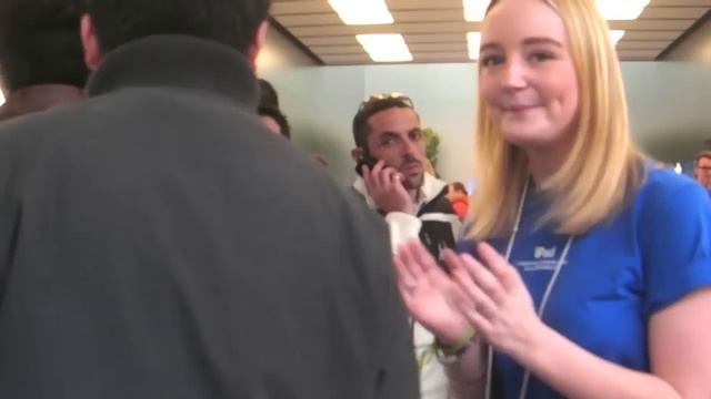 Apple Store Bondi Opening + iPad Launch Exclusive Video смотреть онлайн