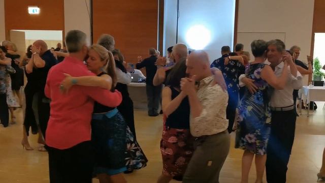 Milongueando Con Amigos, Saturday evening milonga, 13. 7. 2019, with DJ Theo Chatzipetros смотреть онлайн