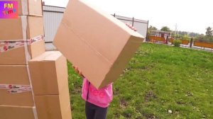Папа помог Варе и маме построить дом из КАРТОННЫХ КОРОБОК. КАРТОННЫЙ ДОМ как в СКАЗКЕ.