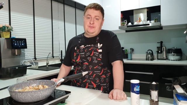 Жульен на сковороде. Жульен из курицы и грибов. Домашний рецепт. смотреть онлайн