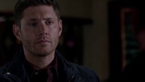 Дин унижает Кроули при демонах.(supernatural)