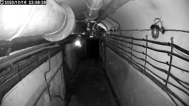 На камеры наблюдения в Бункере 703 попало нечто неопознанное смотреть онлайн