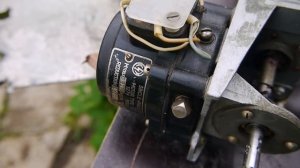 Самодельный бесцентрово-шлифовальный станок на призме homemade centerless grinder on the prism.