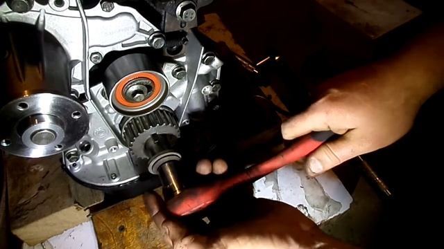 РЕМОНТ ДВС 120 Устанавливаем нижний шкив ГРМ двигателя Джили МК копия двгателя TOYOT A4 FE смотреть онлайн