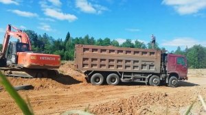 Работа. Песок. Карьер. Самосвал Howo 30 кубов. Экскаватор Hitachi Zaxis 200