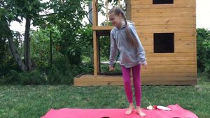 Гимнастика ПОВТОРЯЙ ЗА МНОЙ / Новичок против Профессионала / Йога челлендж / НАША МАША