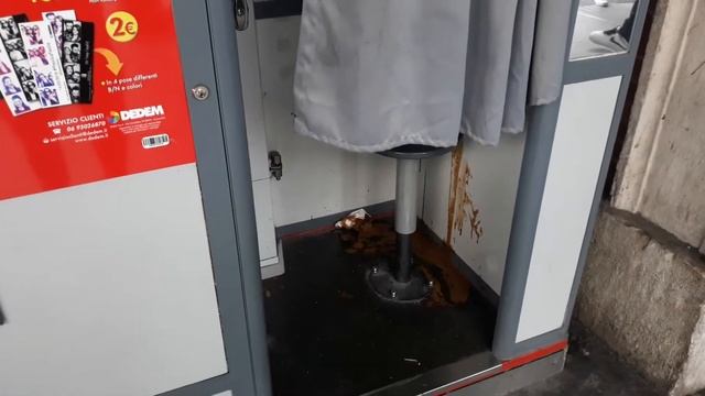 Жуткое ГОВНО в фото будке в Европе смотреть онлайн