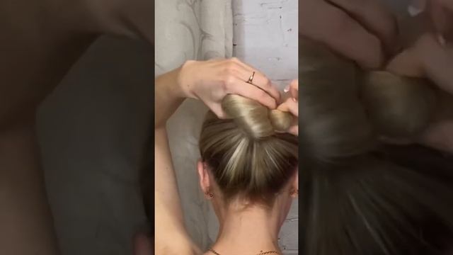 Пучок из 1 резинки без валика - простой лайфхак для девушек ??