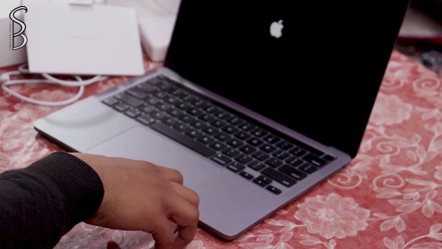 Unboxing Apple MacBook Pro M1: First Impressions and Features I Samrat Bhardwaj смотреть онлайн