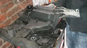 Golf 4, 1.6, бензин, 2000г. Замена воздушного фильтра.