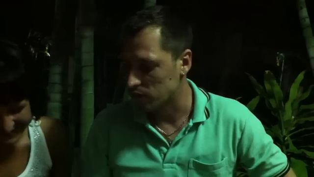 Саша ест суши