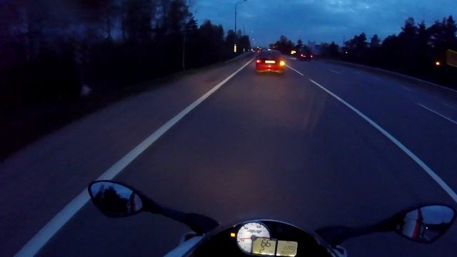 Ночной прохват на спортбайке