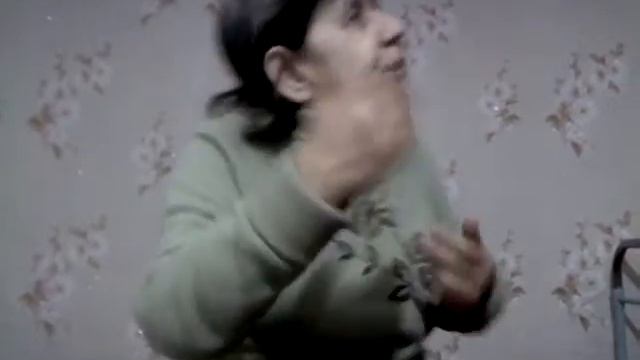 Мама поет частушку, и песню Смуглянка-Молдованка смотреть онлайн