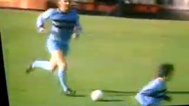 Football Ficus plays tribute to Bobby Moore 20 years after he died смотреть онлайн